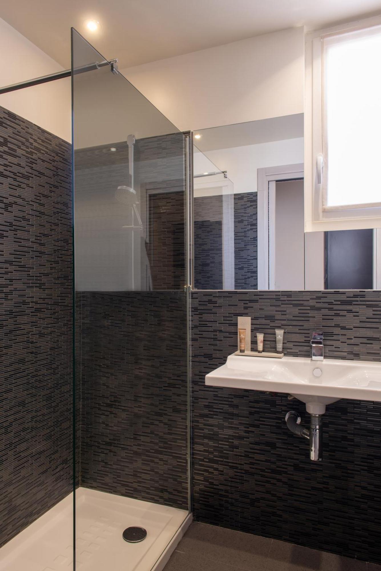 Helussi Hotel Париж Экстерьер фото
